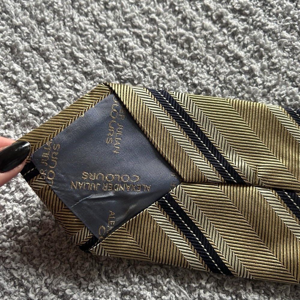Alexander Julian Silk Tie Gold Navy Striped OS Vintage Preppy Retro 80s Dapper - Picture 2 of 7